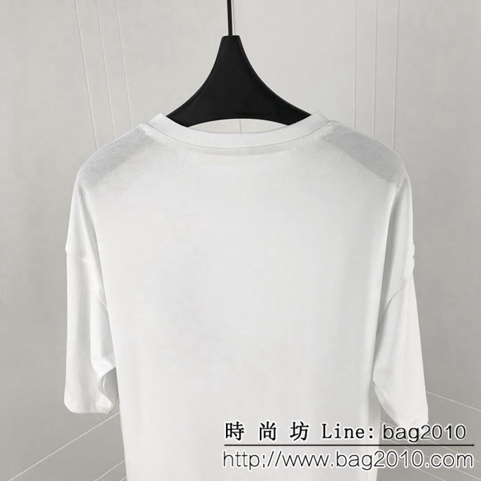 LV路易威登 19ss早春 胸口大倒字母限定款 精梳棉短袖 情侶款 ydi1473